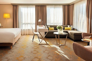 Junior Suite, 1 King Bed with Sofa bed