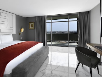 Suite, 1 King Bed, Balcony (Opera)
