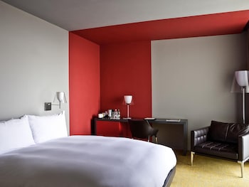 Superior Room, 1 King Bed, Balcony