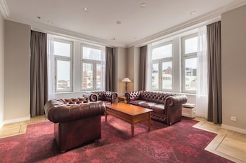 Deluxe Suite, City View