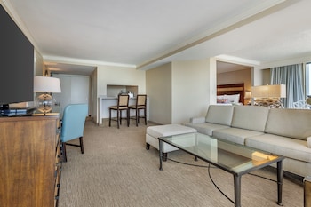 Suite, 1 King Bed, Bay View