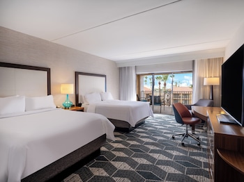 Standard Room, 2 Queen Beds, Balcony, Courtyard View
