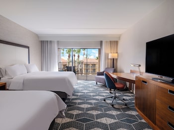 Standard Room, 2 Queen Beds, Balcony, Courtyard View