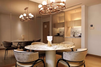 King Premium Suite with Lounge Access