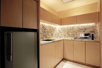 King Royal Suite with Lounge Access