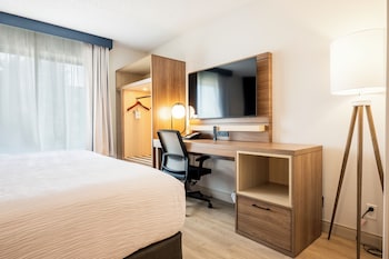 Studio, 1 King Bed, Non Smoking, Kitchenette