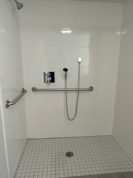 Room, 1 King Bed, Non Smoking (Walk-In Shower)