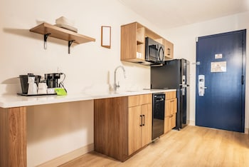 Studio, 2 Queen Beds, Non Smoking, Kitchenette
