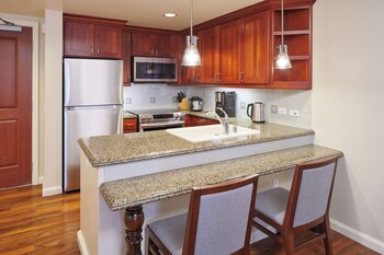 Suite, 1 Bedroom, Accessible, City View (Hearing, Bathtub, 1 King)