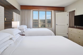 Suite, 2 Bedrooms, City View (1 King & 2 Doubles)