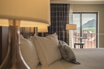 Superior Suite, 1 King Bed with Sofa bed