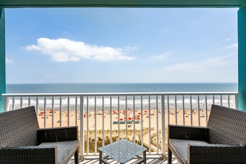 Basic Room, 1 King Bed, Balcony, Oceanfront