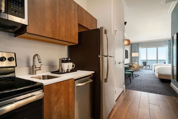 Deluxe Double Room, 2 Queen Beds, Balcony, Oceanfront