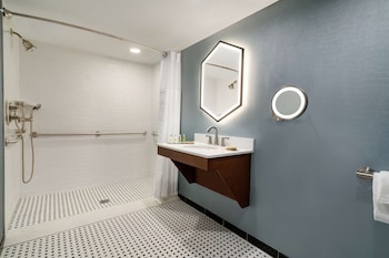 Basic Room, 1 King Bed, Accessible, Bay View (Mobility & Hearing, Roll-in Shower)