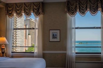 Room, 2 Twin Beds, Lake View (Dual European)