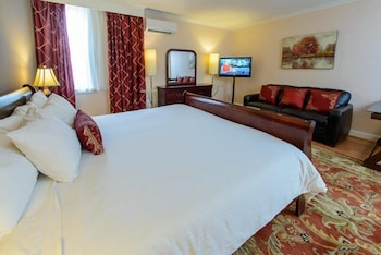 Suite, 1 King Bed with Sofa bed, Refrigerator