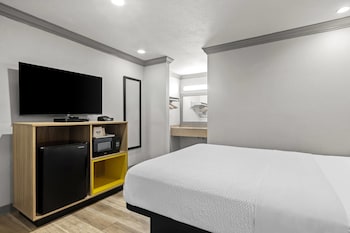Standard Room, 1 Queen Bed