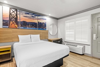 Standard Room, 1 Queen Bed