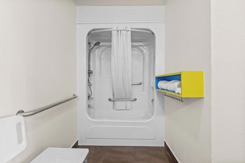 Standard Room, 1 Queen Bed, Accessible