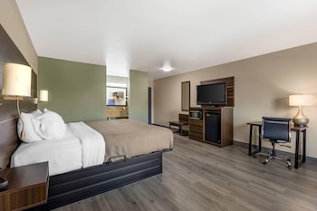 Suite, 1 King Bed, Accessible, Smoking