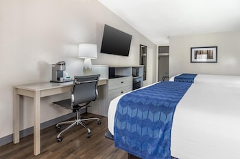 Standard Room, 2 Queen Beds, Non Smoking, Refrigerator & Microwave (Pet Friendly)