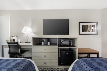 Suite, 2 Queen Beds, Non Smoking, Balcony