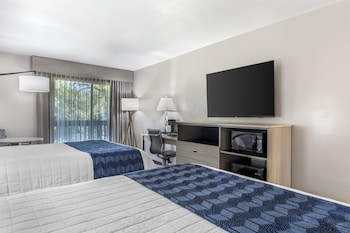 Standard Room, 2 Queen Beds, Non Smoking, Balcony