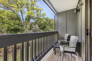 Standard Room, 2 Queen Beds, Non Smoking, Balcony (Pet Friendly)