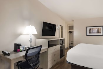 Standard Room, 1 King Bed, Non Smoking, Balcony
