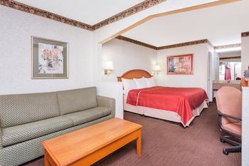 Basic Room, 1 King Bed, Non Smoking