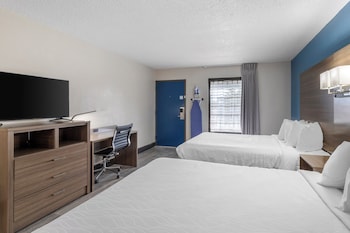 Room, 2 Queen Beds, Non Smoking, Pool View