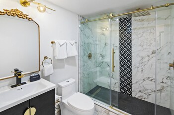 Room, 1 King Bed (ADA)