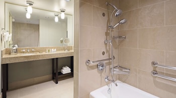 Junior Suite, 1 King Bed, Accessible, City View
