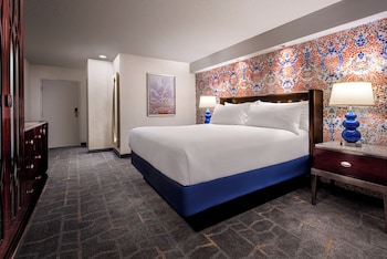 Pyramid Premier King Room
