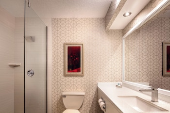 Pyramid Premier Two Queen Room