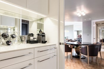 Suite (Diplomat)