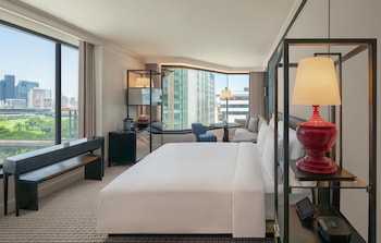 Deluxe Room, 1 King Bed, Corner