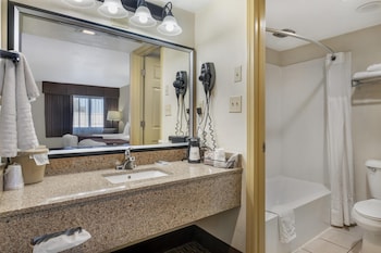 Standard Room, 2 Double Beds, Non Smoking, Refrigerator & Microwave