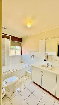 King Room with Spa Bath