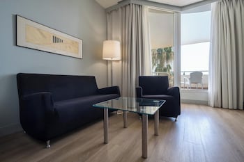 Family Room, Terrace (2A + 2C)