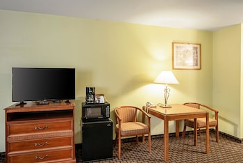 Standard Room, 2 Queen Beds, Non Smoking