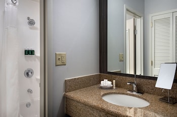 Suite, 1 Bedroom, Courtyard View (Balcony)
