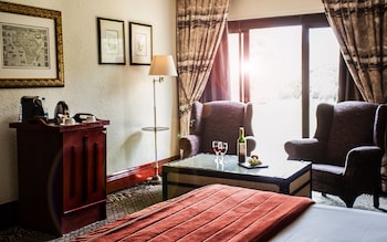 AVANI Club Room