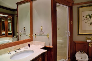 AVANI Presidential Suite