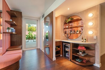 Suite, 1 King Bed (Hideaway)