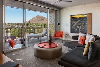 Suite, 1 King Bed, Tower