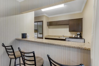 Standard Room, Multiple Beds, Non Smoking, Refrigerator & Microwave