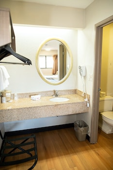 Deluxe Room, 1 King Bed (Larger Room, Smoke Free)