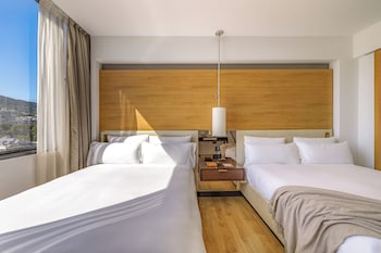 Premier Family Room Panoramic View