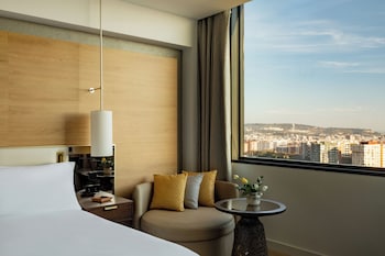 Premier Family Room Panoramic View